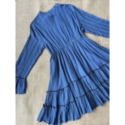 Vestido azul bordado